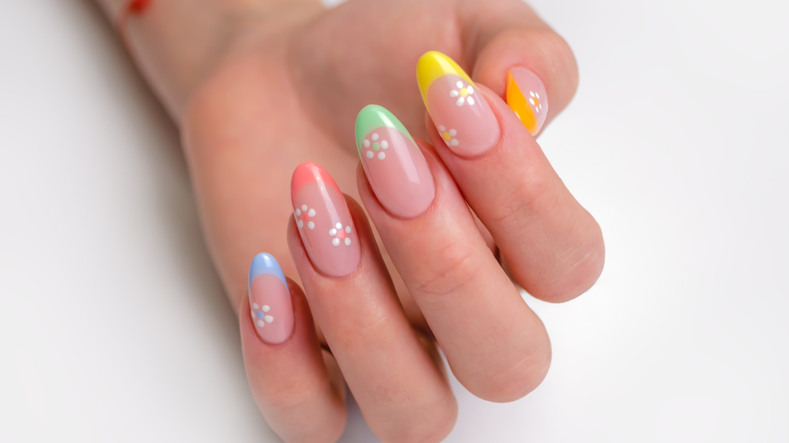 daisy nails